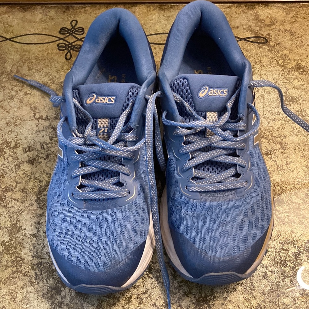 ASICS Gel-Cumulus 21 size 9 Women’s